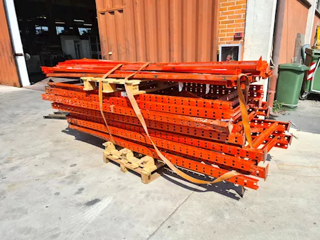 Correnti e spalle per pallet racking usate
