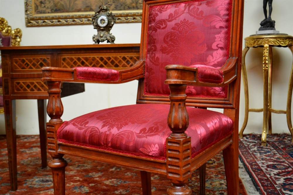 Set poltrona e sedia stile Luigi XVI con cimasa a tempio - Foto 5