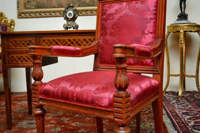 Set poltrona e sedia stile Luigi XVI con cimasa a tempio - Foto 5