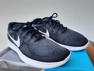 NIKE FREE RUN Scarpa