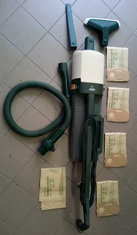 Folletto Vorwerk VK121 + accessori perfettamente funzionante