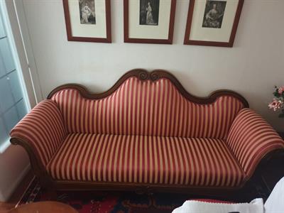 Divano stile Luigi XVI