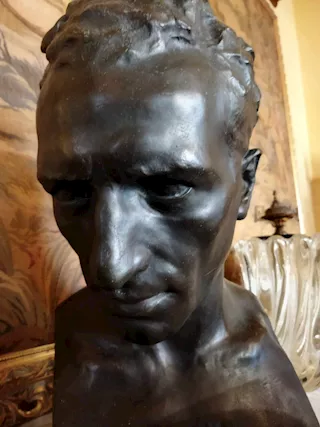 Busto in bronzo di uomo firmato E. Tinto metà del XX secolo, in buone condizioni - Foto 4