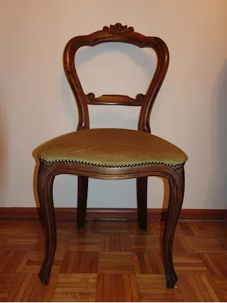 Tavolo rotondo con quattro sedie - Foto 2