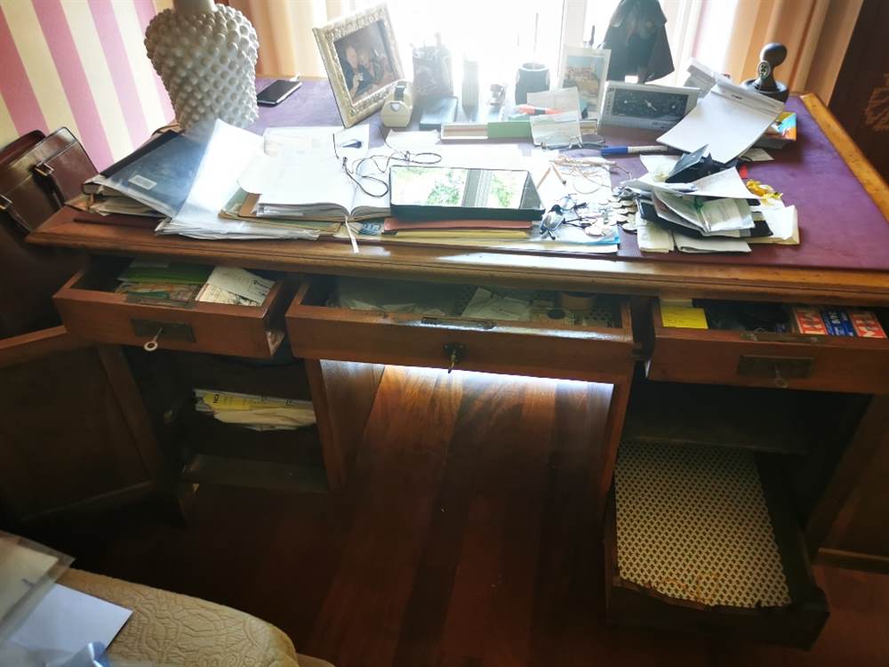Scrivania antica in legno con piano in pelle - Foto 8