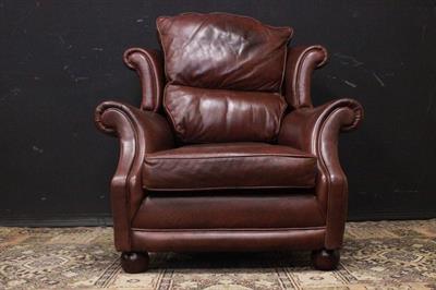 Poltrona modello bergere inglese in pelle marrone rossiccio