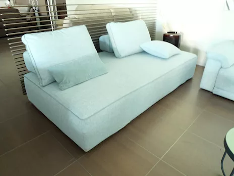 Divani e mobilia varia - stock