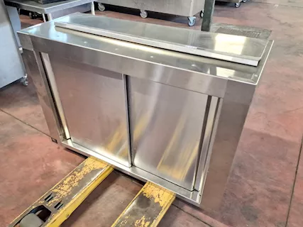 Piccolo pensile armadiato inox usato