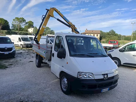 Peugeot Boxer cassone e gru