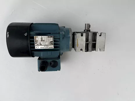 ABB motoriduttore 0,10 kW + riduttore SITI 7,5/1