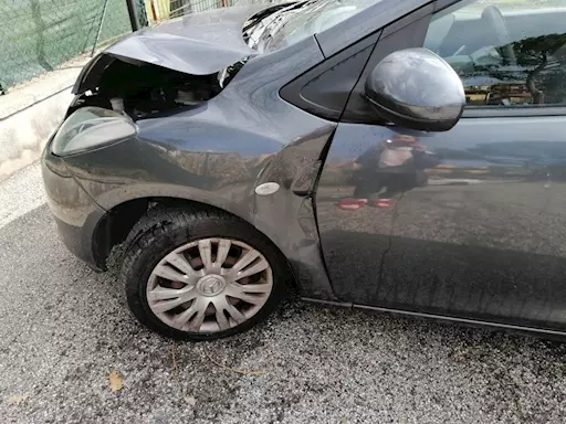 Mazda 2 sinistrata
