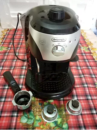 Macchina caffè ec221.B DeLonghi esce poca acqua