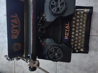 Macchina da scrivere Royal Vintage