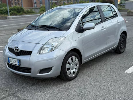 TOYOTA YARIS 2A SERIE anno 2009