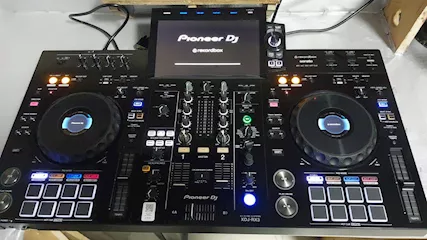 Noleggio CDJ 350 Pioneer per info e preventivo gratuito