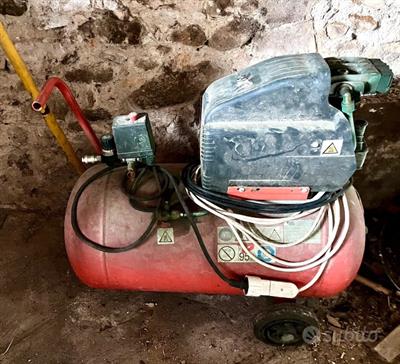 Compressore 50 lt con accessori usato