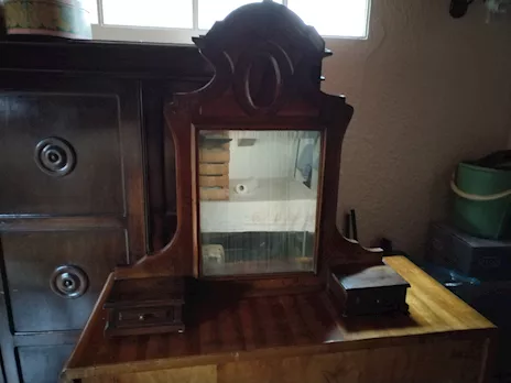 Piccola specchiera antica