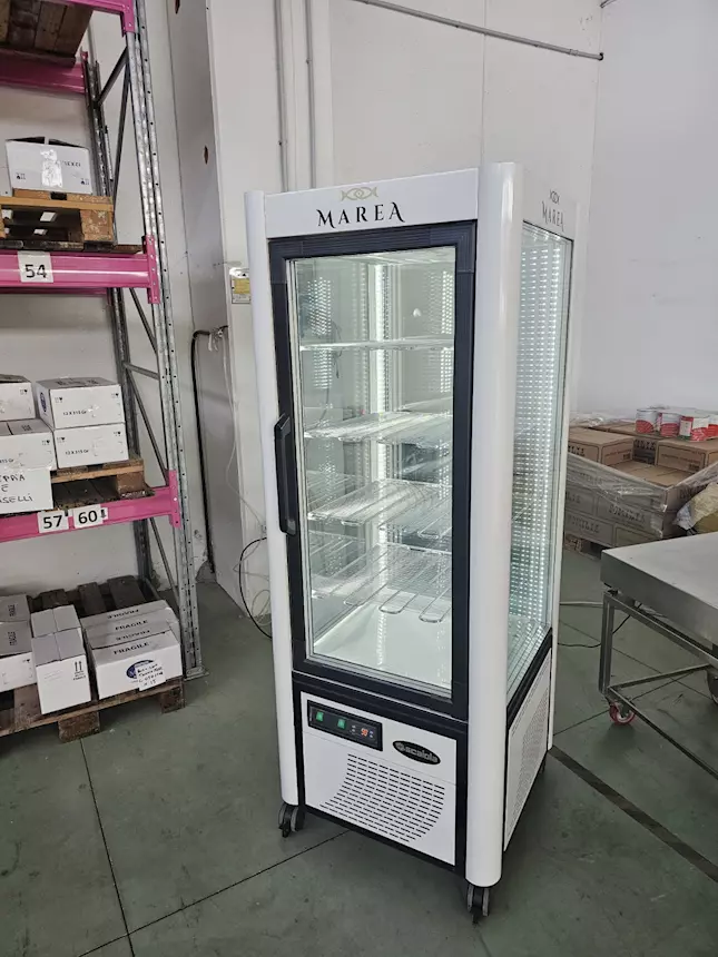 Frigo Vetrina Verticale per Pasticcerie, marca Scaiola