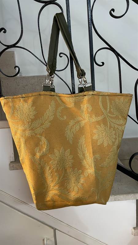 Borsa in tessuto colore oro