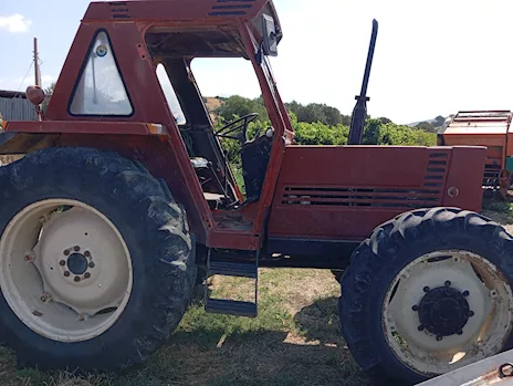 Trattore agricolo Fiat 680DT