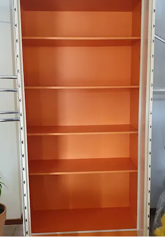 Regalo armadio con mensole interne