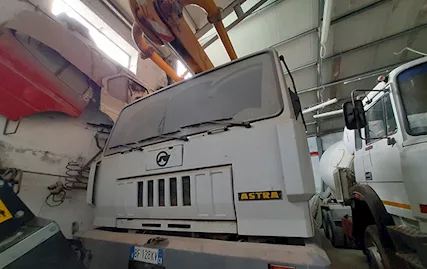 Autocarro Astra F211m6
