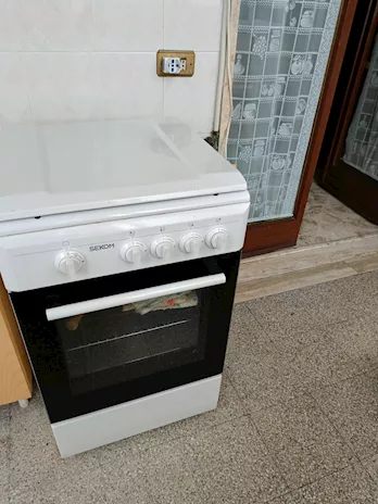 cucina a gas 4 fuochi con forno.