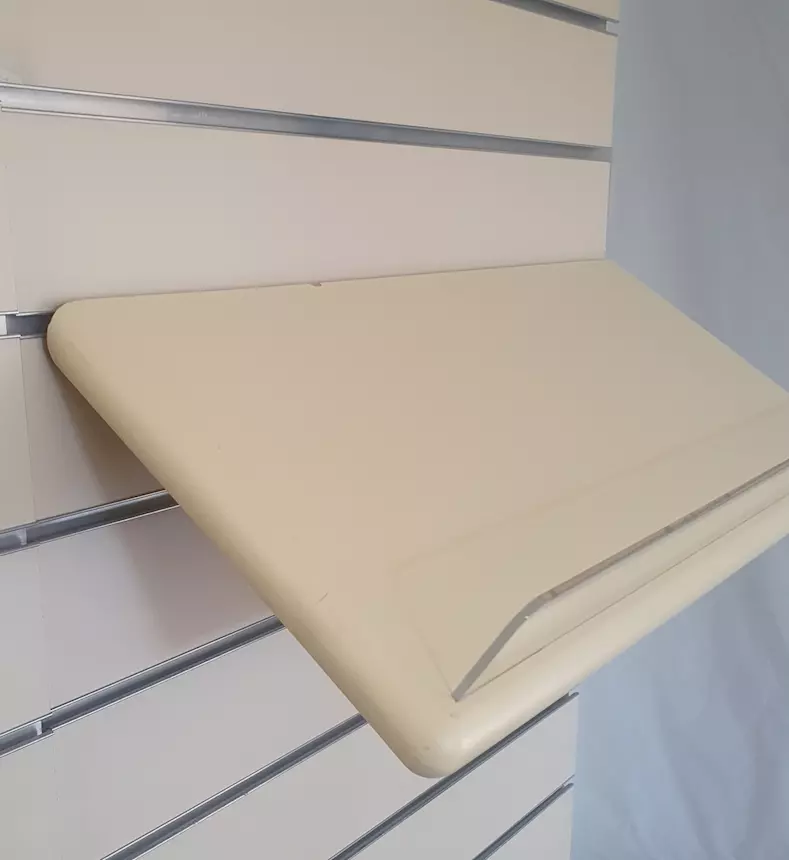 Regalo per chiusura negozio mensole