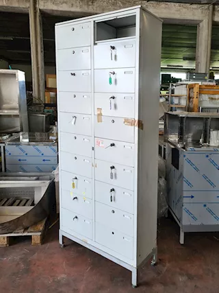 Cartelliera porta oggetti personali usata