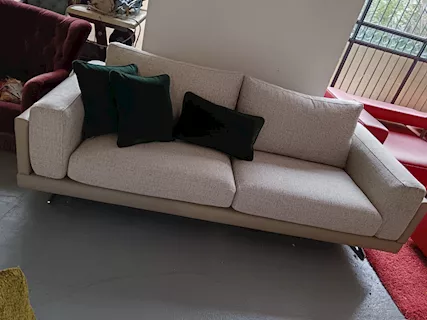 Divano beige 95x220 artigianale Nuovo da Showroom