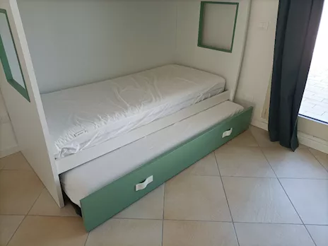 Letto a castello color bianco e salvia