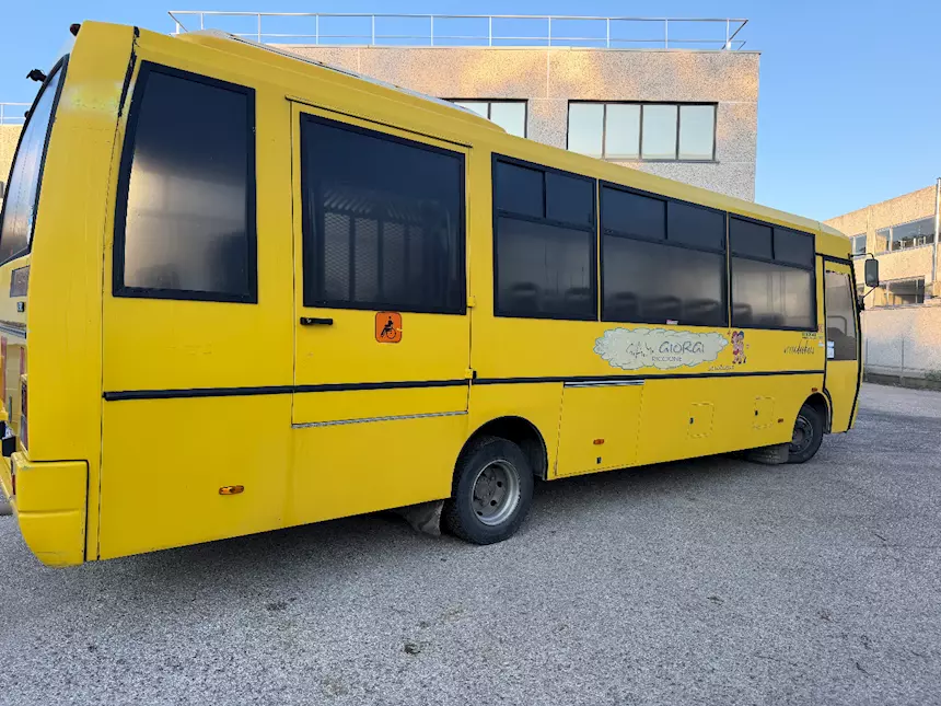 Foto 6Scuolabus Marca Iveco 100 e 18 Cacciamali Anno 1997 Km 234000