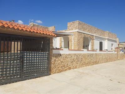Triscina villa confinante con la spiaggia