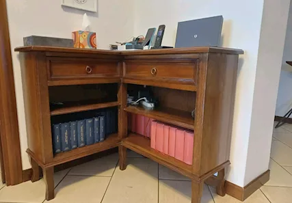 Mobiletto in legno angolare