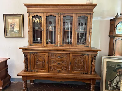 Credenza e sedie
