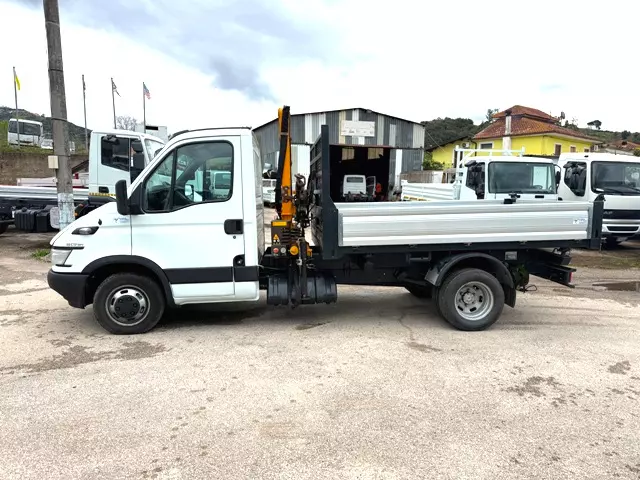 Camion Iveco Daily 35C17 ribaltabile e gru, marca Effer