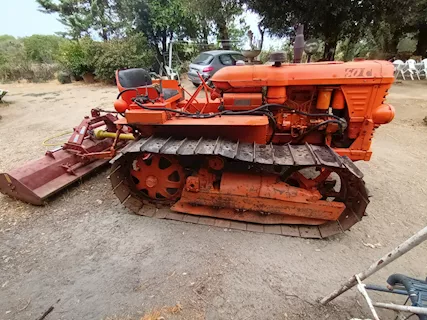 Trattore OM 5o cingoli da montagna.