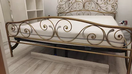 Struttura letto matrimoniale in