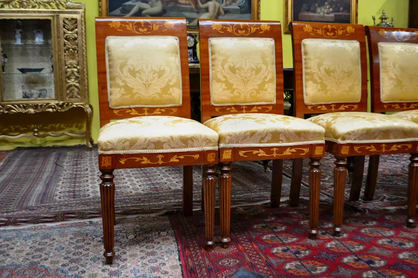 Sei sedie-poltrone stile olandese in tessuto damascato, color oro - Foto 2