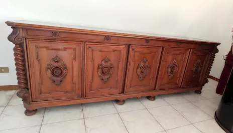 Sala da pranzo scolpita in stile rinascimentale