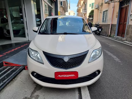 Lancia Ypsilon 1.2 Benz 70 CV