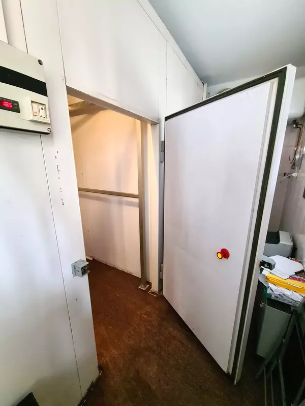 Cella doppia con ganciera da macelleria usata