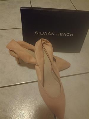 Scarpe nuove decolte morbide