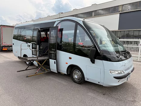 Autobus Iveco Euro 5 con pedana