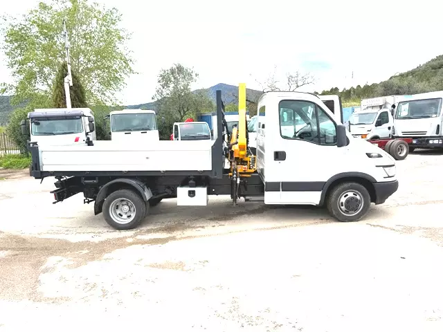 Foto 3 Camion Iveco Daily 35C17 ribaltabile e gru, marca Effer