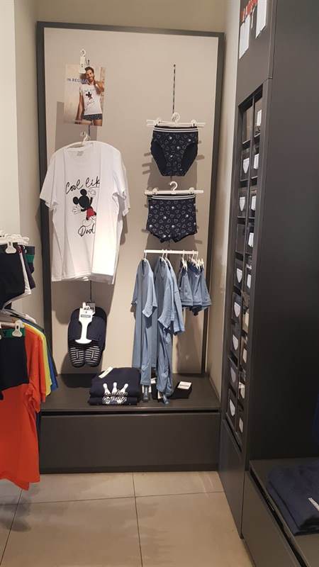 Foto 2 Corner Grigio Yamamay Man 3584, tipo Totem, in legno