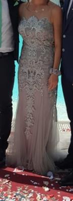 Meraviglioso abito da sposa con brillantini