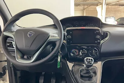 Lancia Ypsilon 1.0 Firefly Hybrid Gold S amp;S 70CV 5P.Ti Anno 2024 - Foto 4