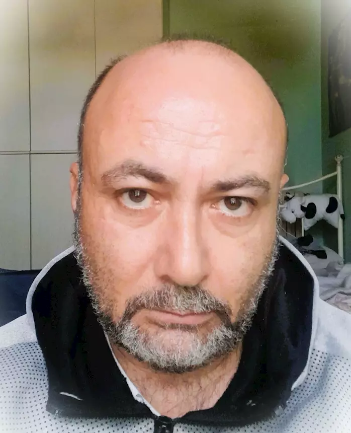 Addetto pulizie case, uffici e negozi