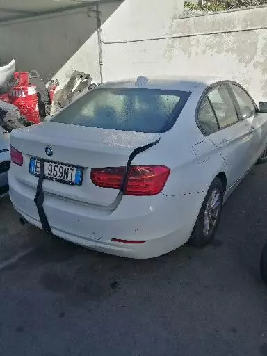 AUTO CON MOTORE ROTTO E DA SOSTITUIRE